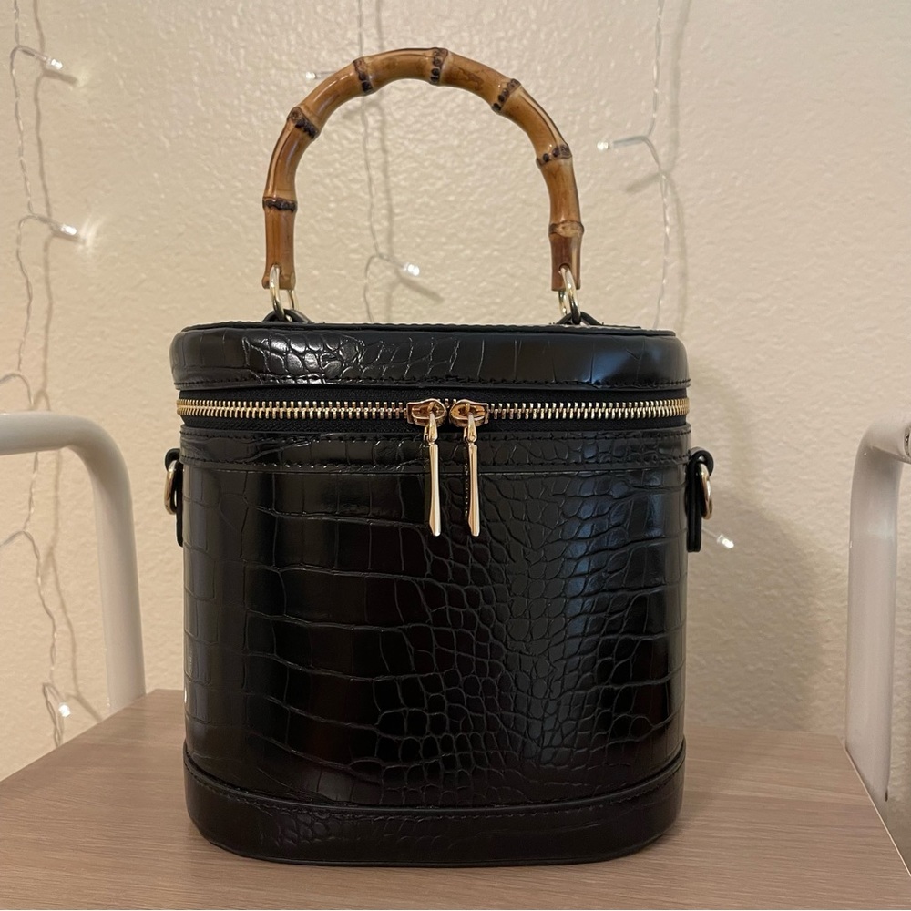 Gianni Bini alligator bucket bag black with bamboo handle